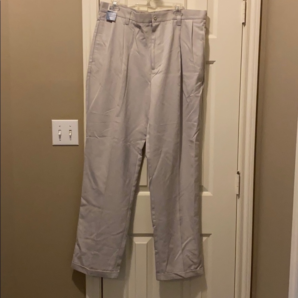Docker’s Pro Pant Authentic Golf Apparel